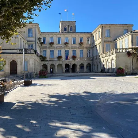 In The Heart Of The Historic Center Of Valréas Appartement *