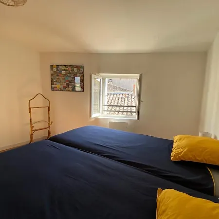 In The Heart Of The Historic Center Of Valréas Appartement