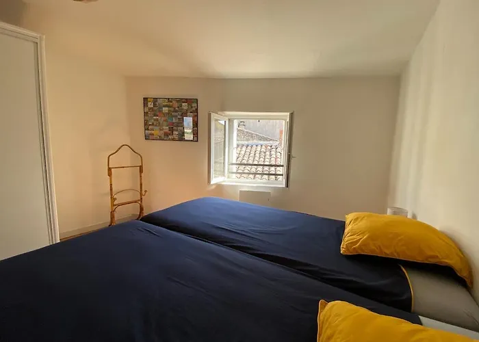 In The Heart Of The Historic Center Of Valreas Apartment